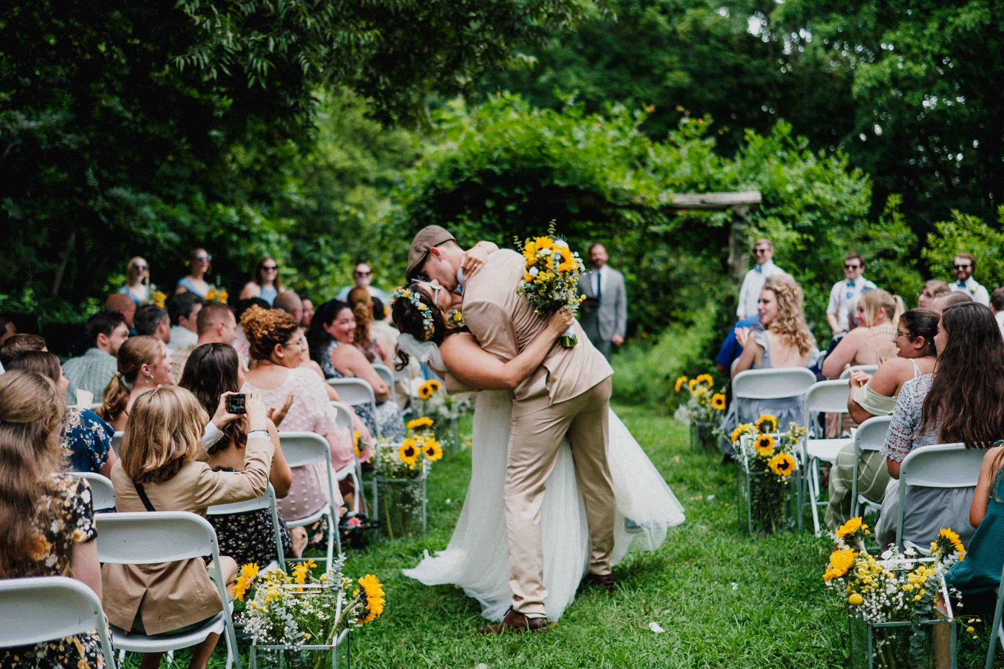 Couple kissing in the isle at their Ijams nature center wedding